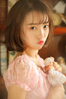 坐在叔叔棍子上写作业